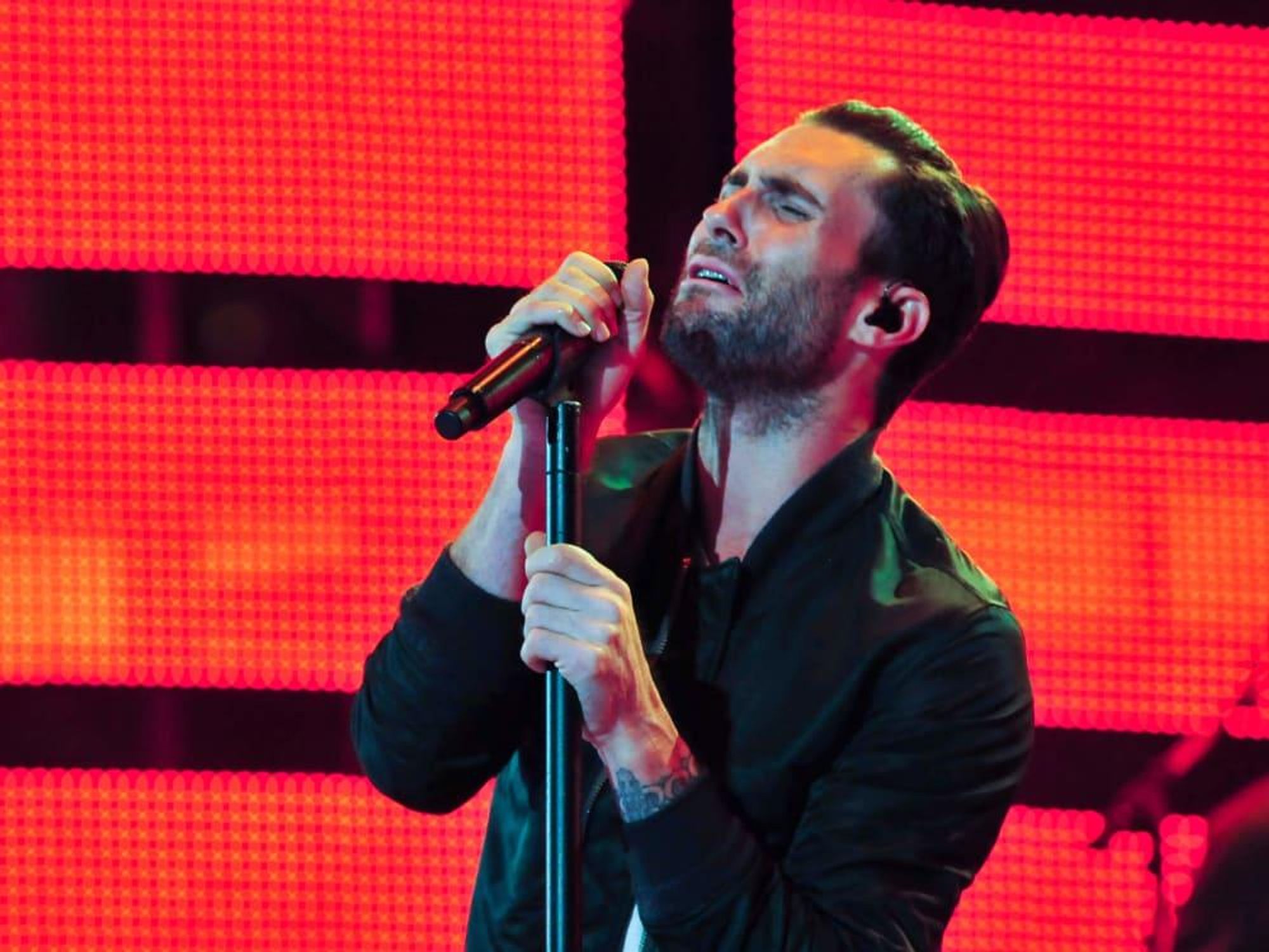 Maroon 5 Adam Levine earnest