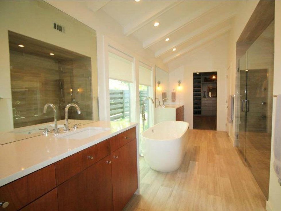 Master bath at 11316 Valleydale Dr. in Dallas