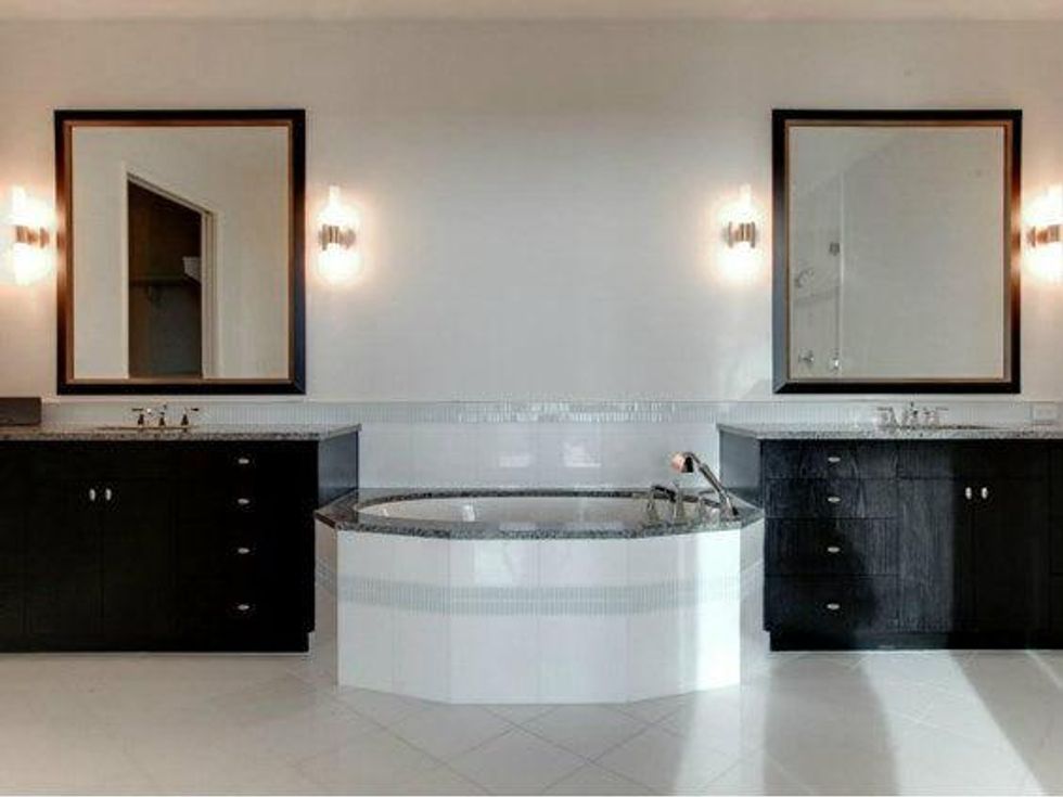 Master bath at 1301 Throckmorton St. in Fort Worth