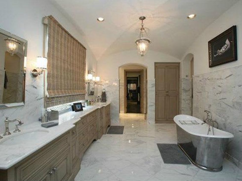 Master bath at 3801 Normandy Ave. in Dallas