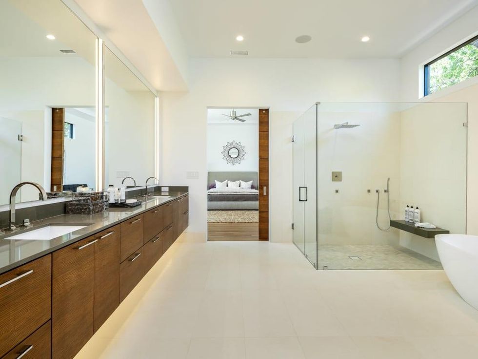 Master bath at 5746 Greenbriar in Dallas