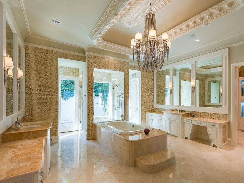 Master bath at 9625 Preston Rd. in Dallas