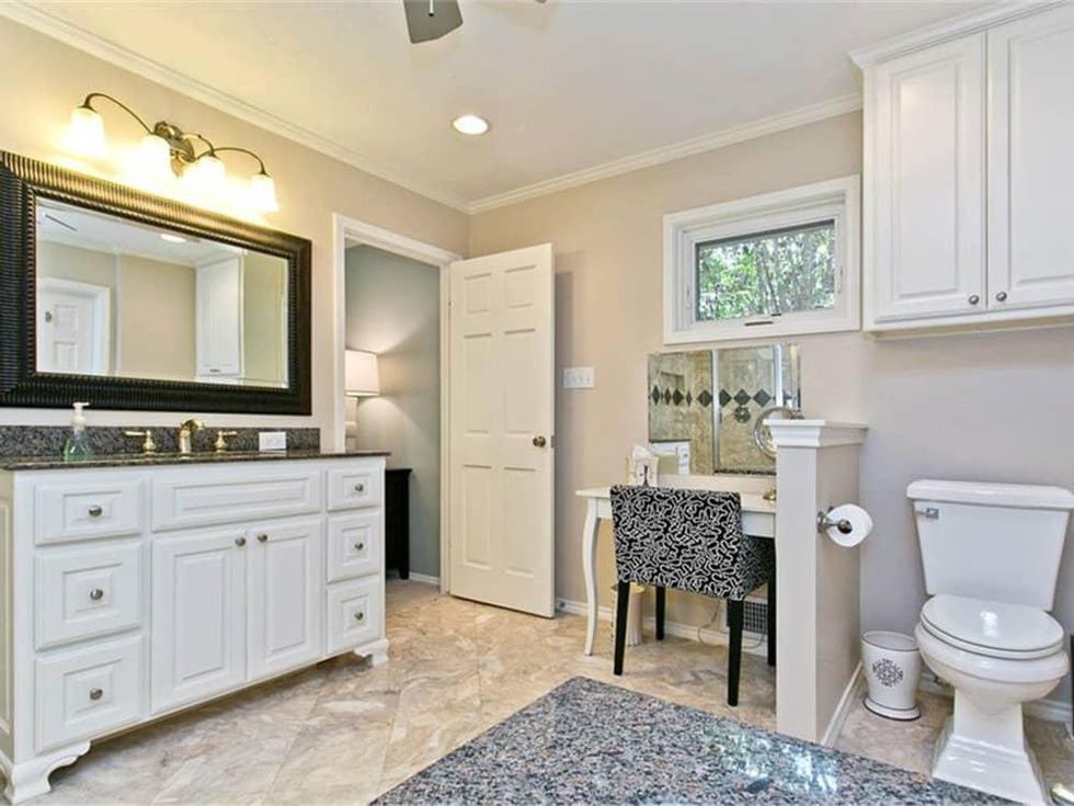 Master bath at 9722 Boedecker in Dallas