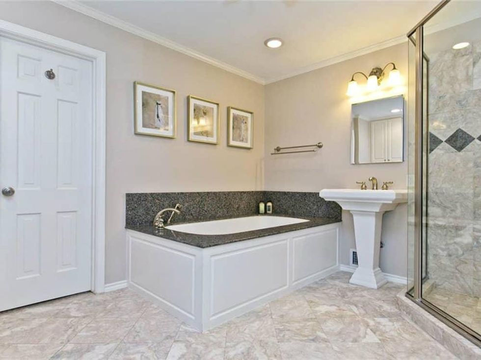 Master bath at 9722 Boedecker in Dallas