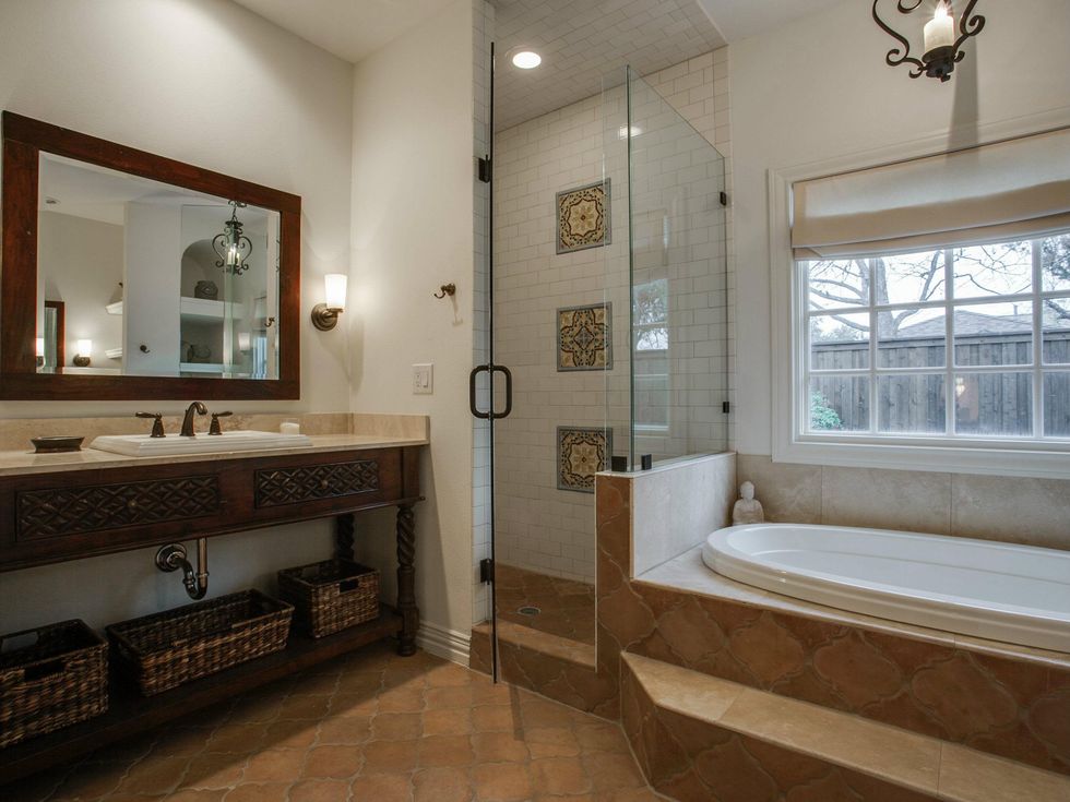 Master bathroom at 5338 Ellsworth Ave in Dallas