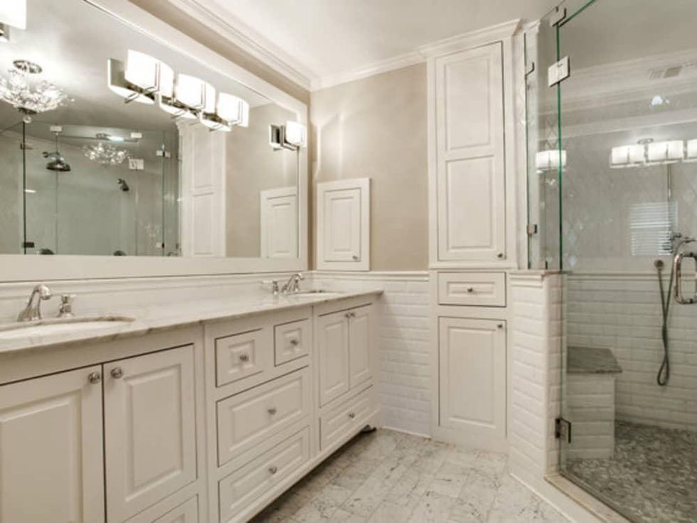 Master bathroom at 811 Monte Vista Dr. in Dallas