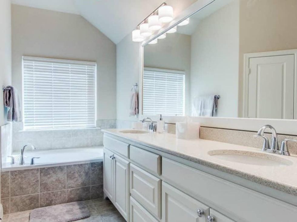 Master bedrom at 2272 Longwood Dr. in Carrollton