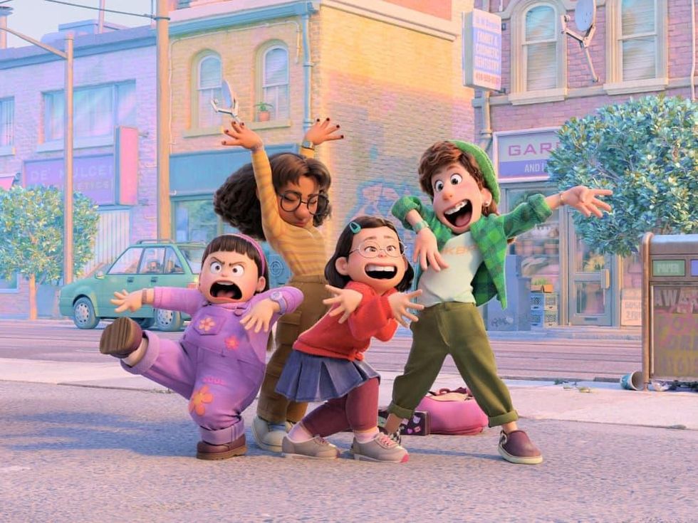 Mei (Rosalie Chiang) and friends in Turning Red