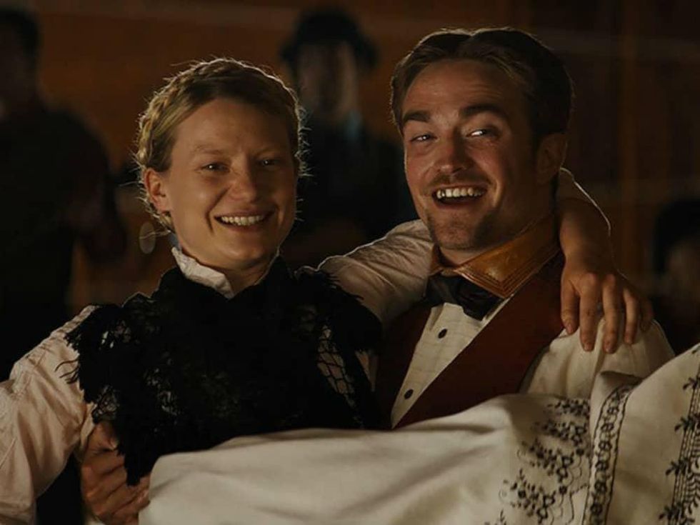 Mia Wasikowska and Robert Pattinson in Damsel