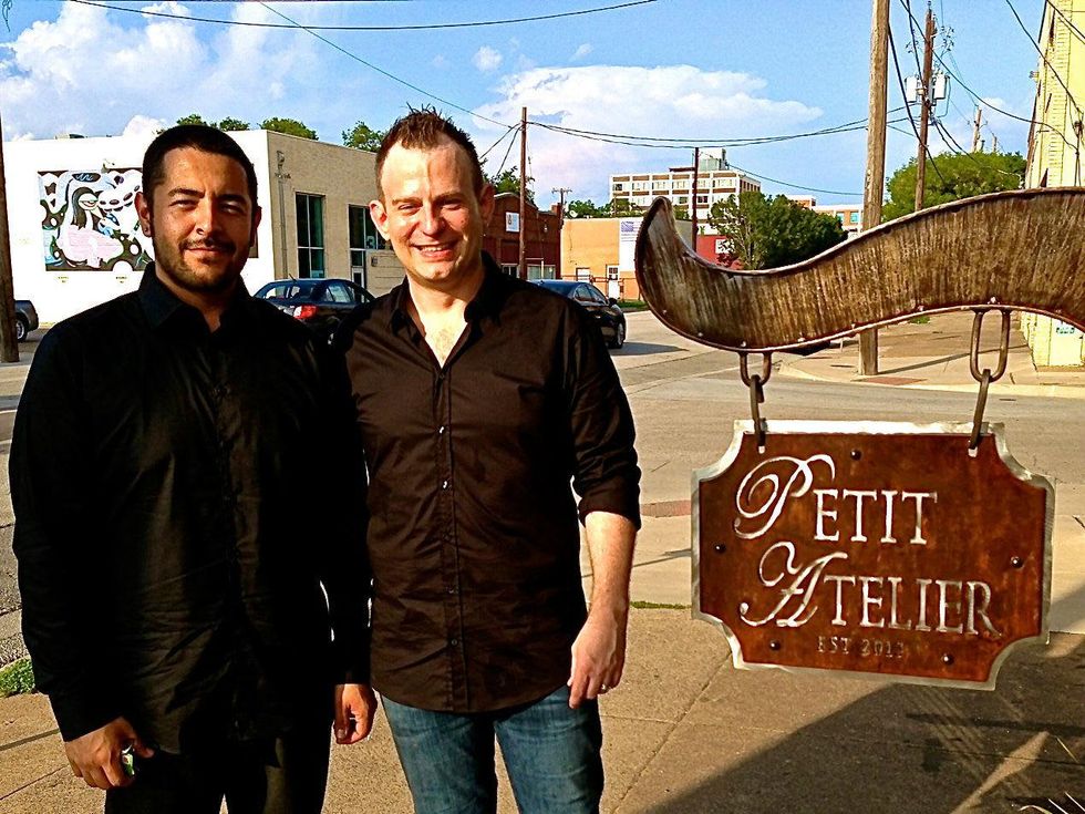 Michael Wysong Crigg, Mario Alberto Gallegos, Jr, petit atelier