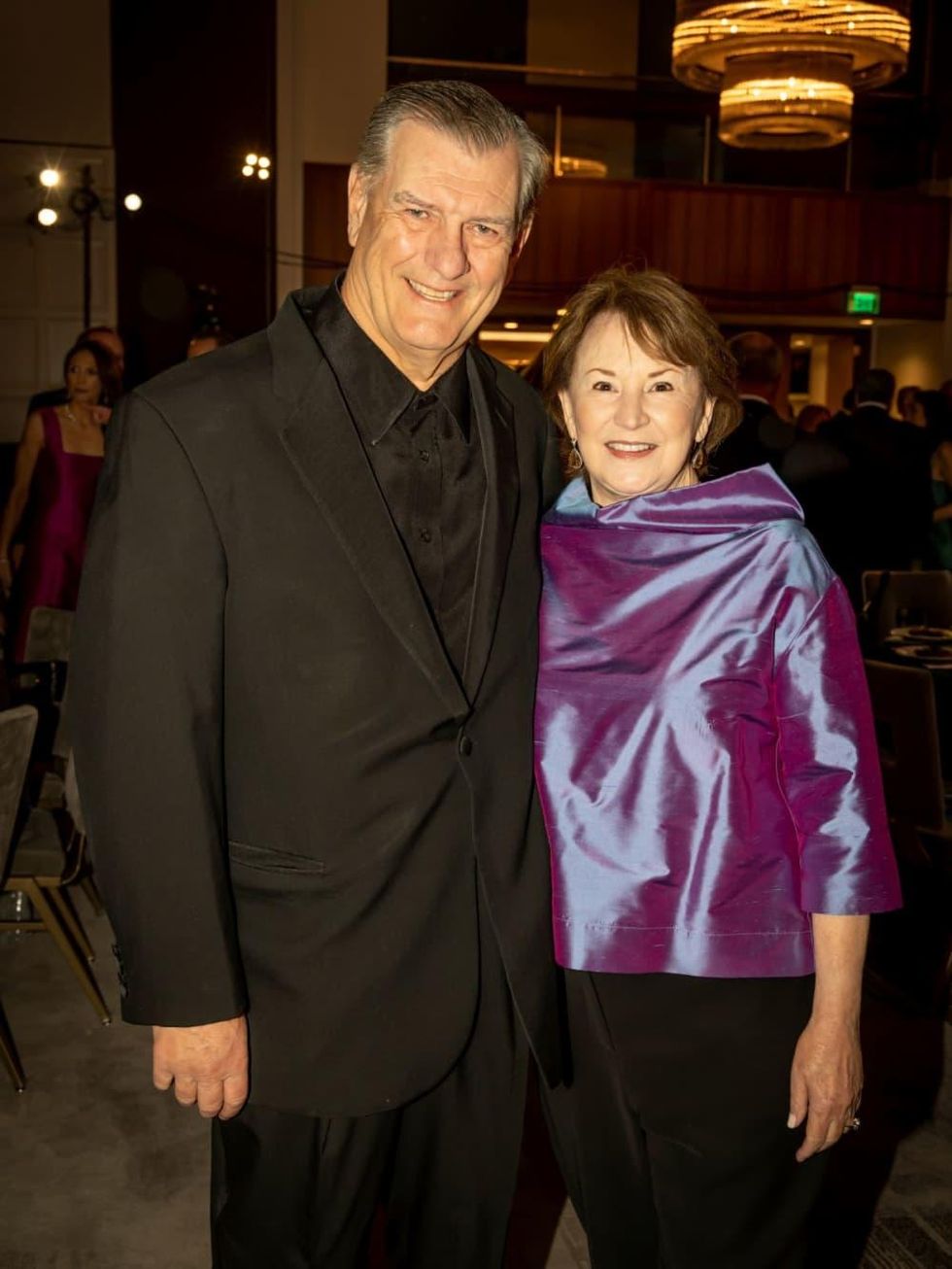 Mike Rawlings, Micki Rawlings