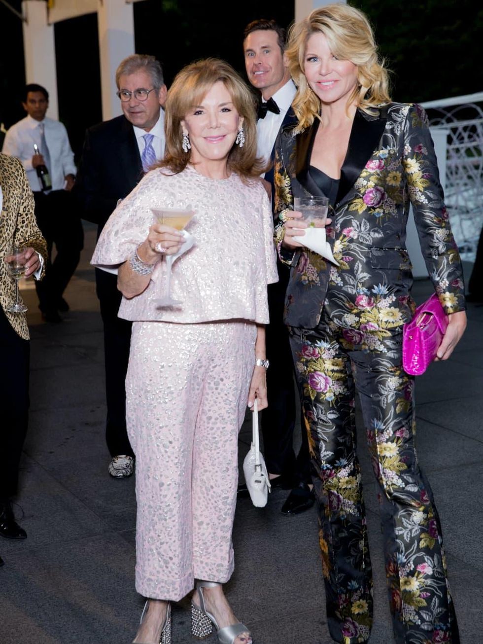 Muffin Lemak, Julie Hawes