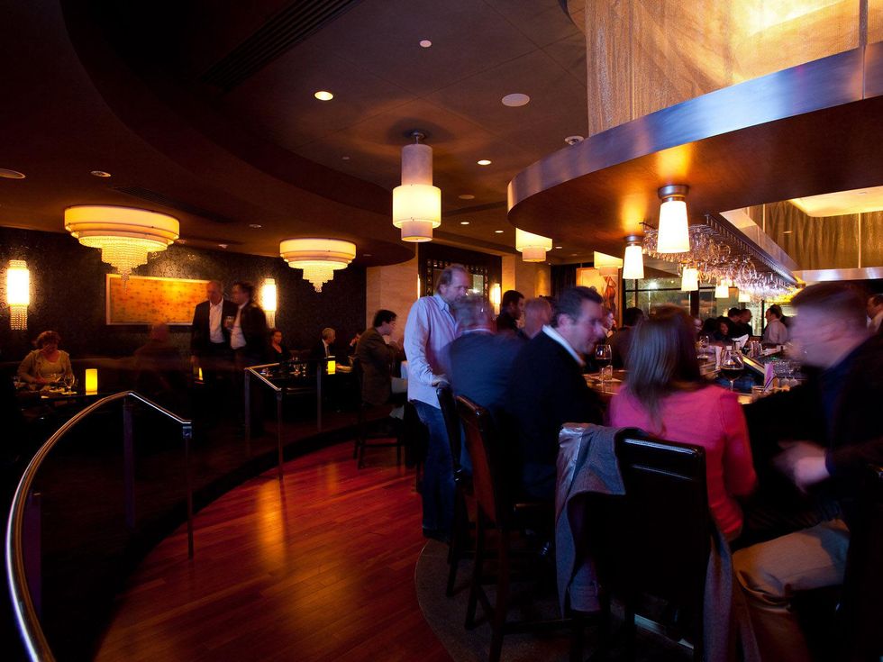 News_Eddie V's, lounge