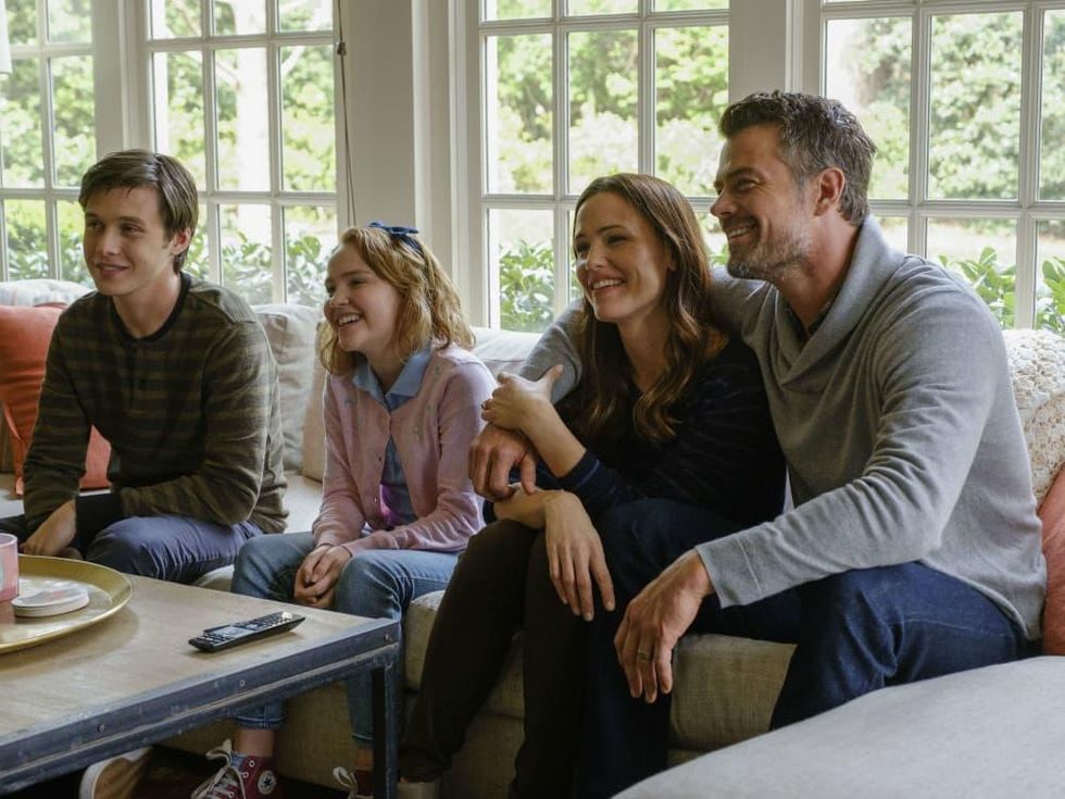 Nick Robinson, Talitha Bateman, Jennifer Garner, and Josh Duhamel in Love, Simon