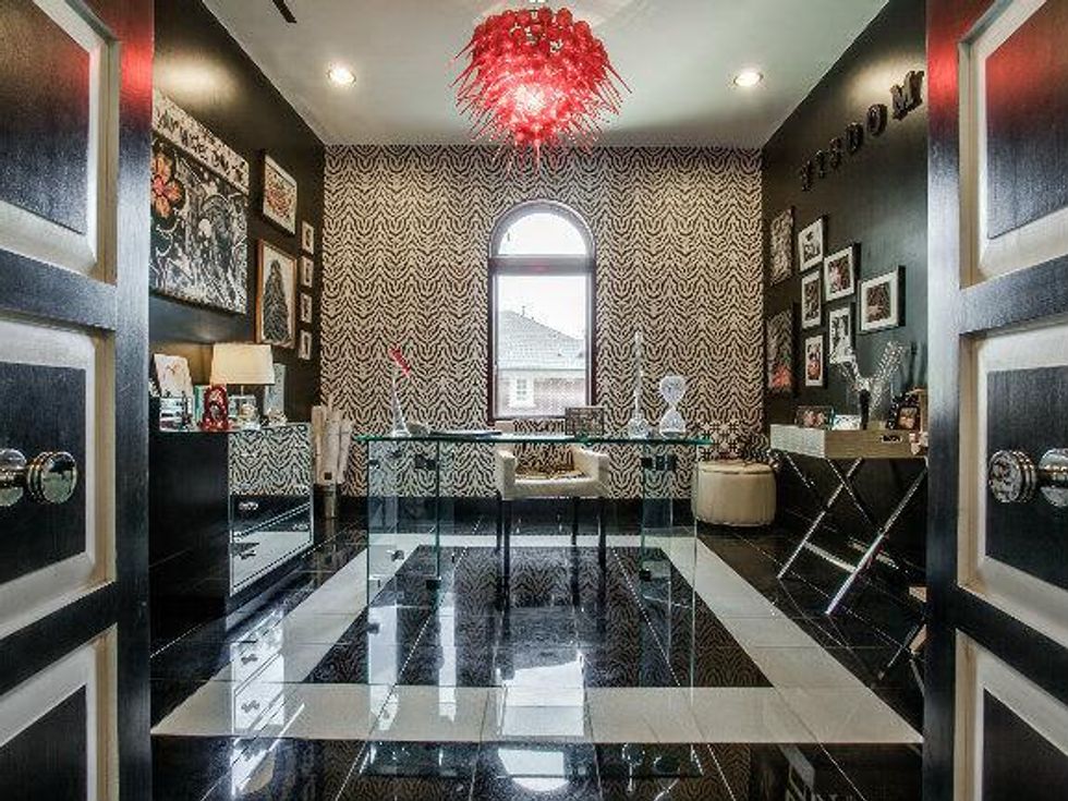 Office at 8211 Inwood Rd. in Dallas