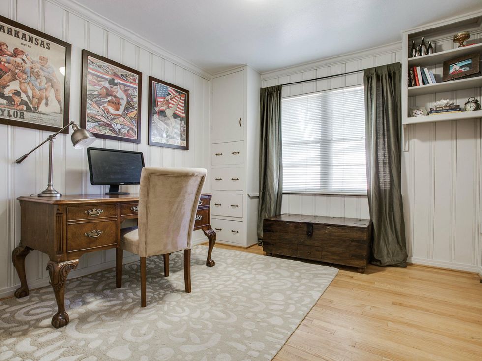 Office at 881 Berkinshire Dr. in Dallas