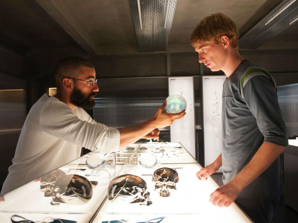 Oscar Isaac and Domhnall Gleeson in Ex Machina