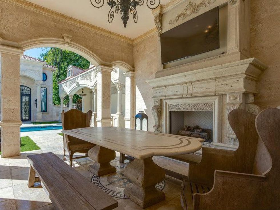 Outdoor dining at 9625 Preston Rd. in Dallas