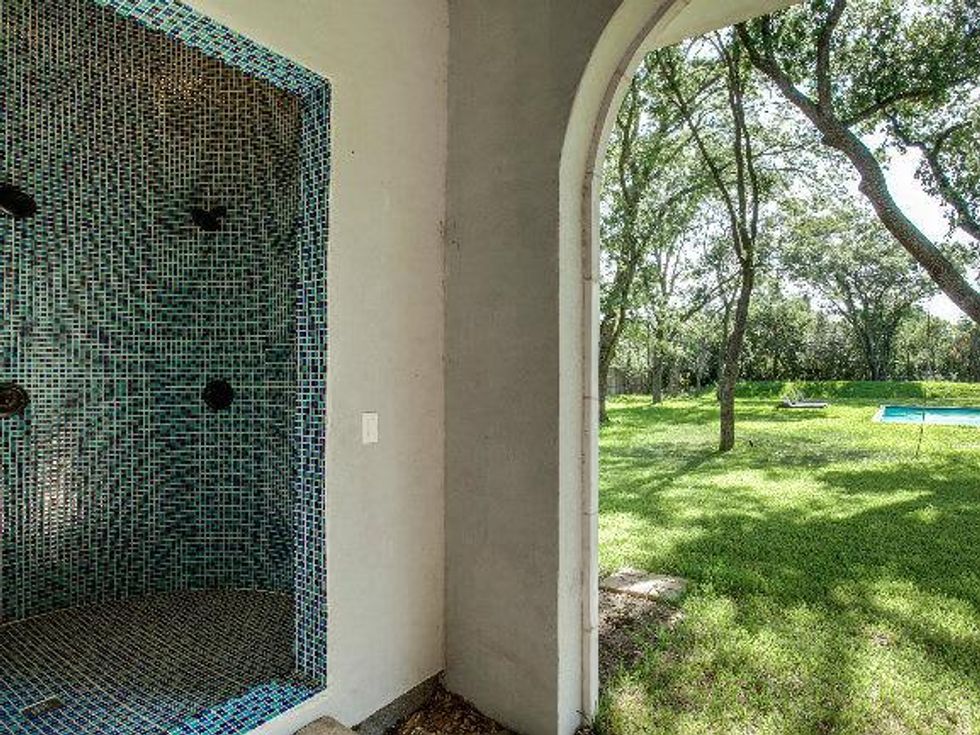 Outdoor shower at 8211 Inwood Rd. in Dallas