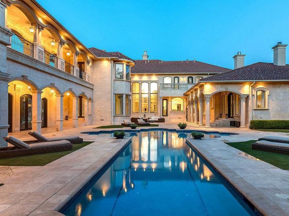 Pool at 9625 Preston Rd. in Dallas