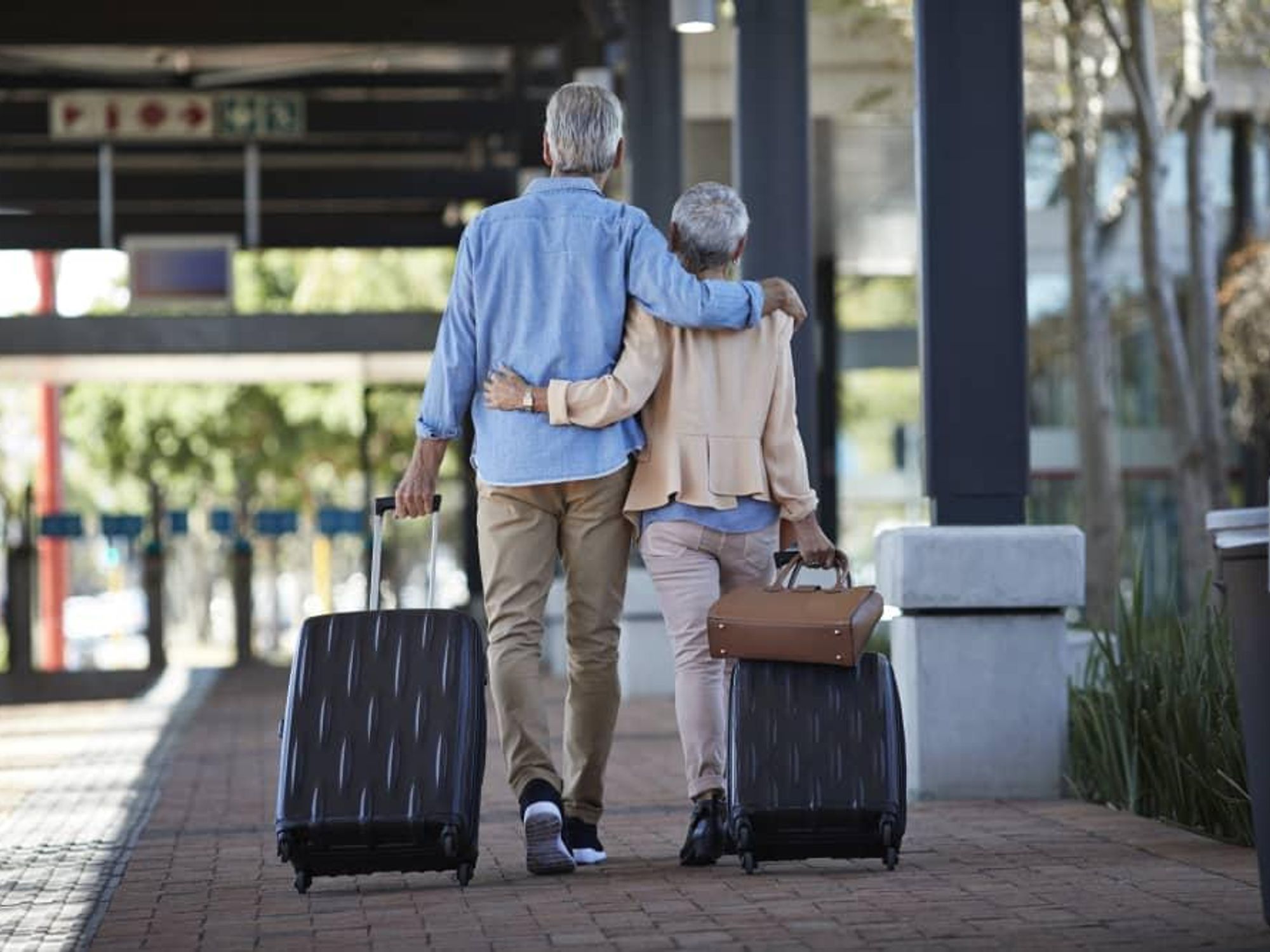 retired couple traveling