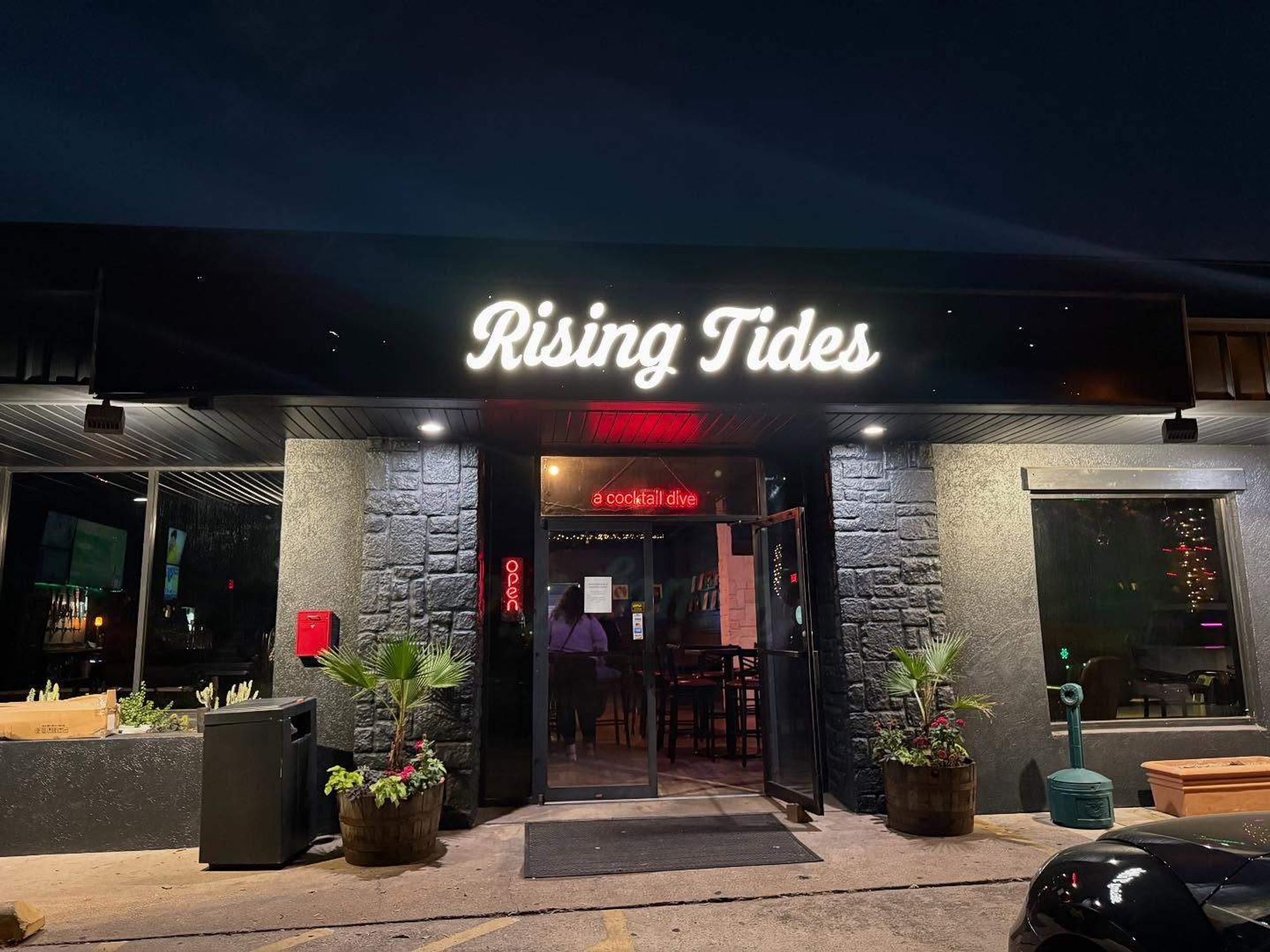 Rising Tides bar East Dallas