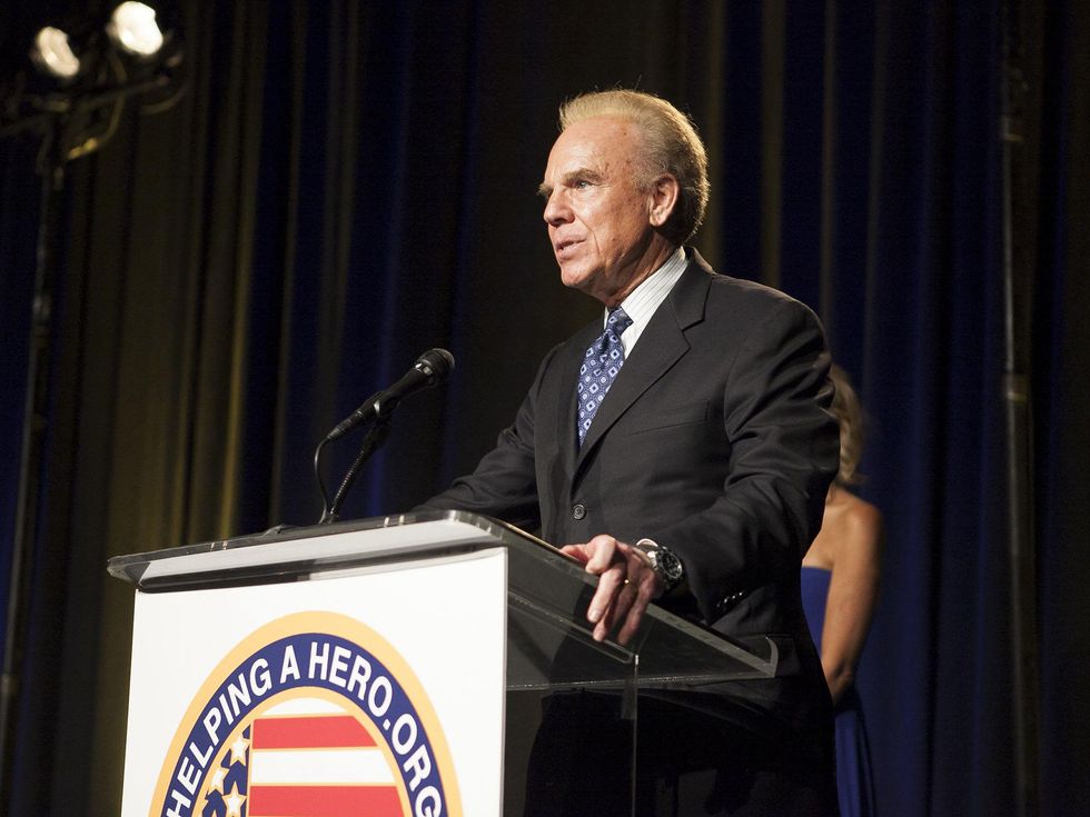 Roger Staubach, helping heroes
