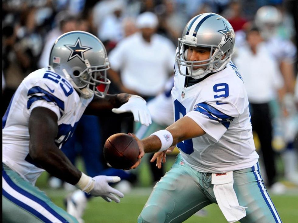 Dallas Cowboys Tony Romo hands the ball off to DeMarco Murray in