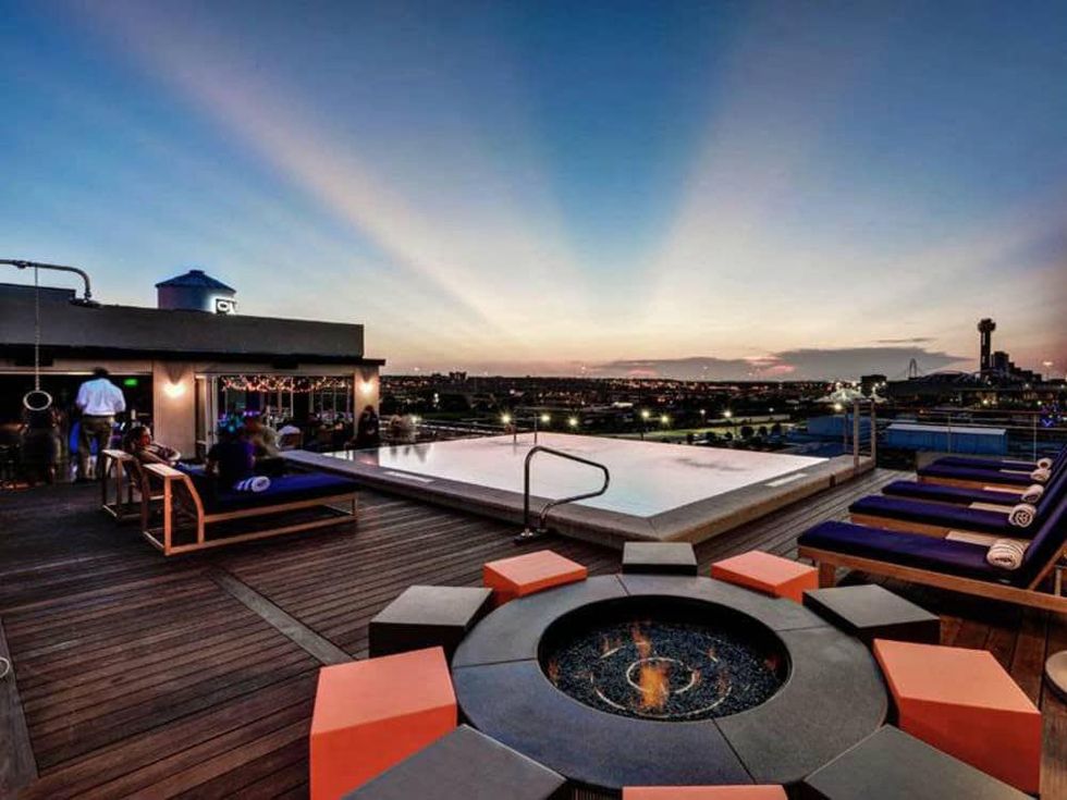 Rooftop pool at NYLO South Side