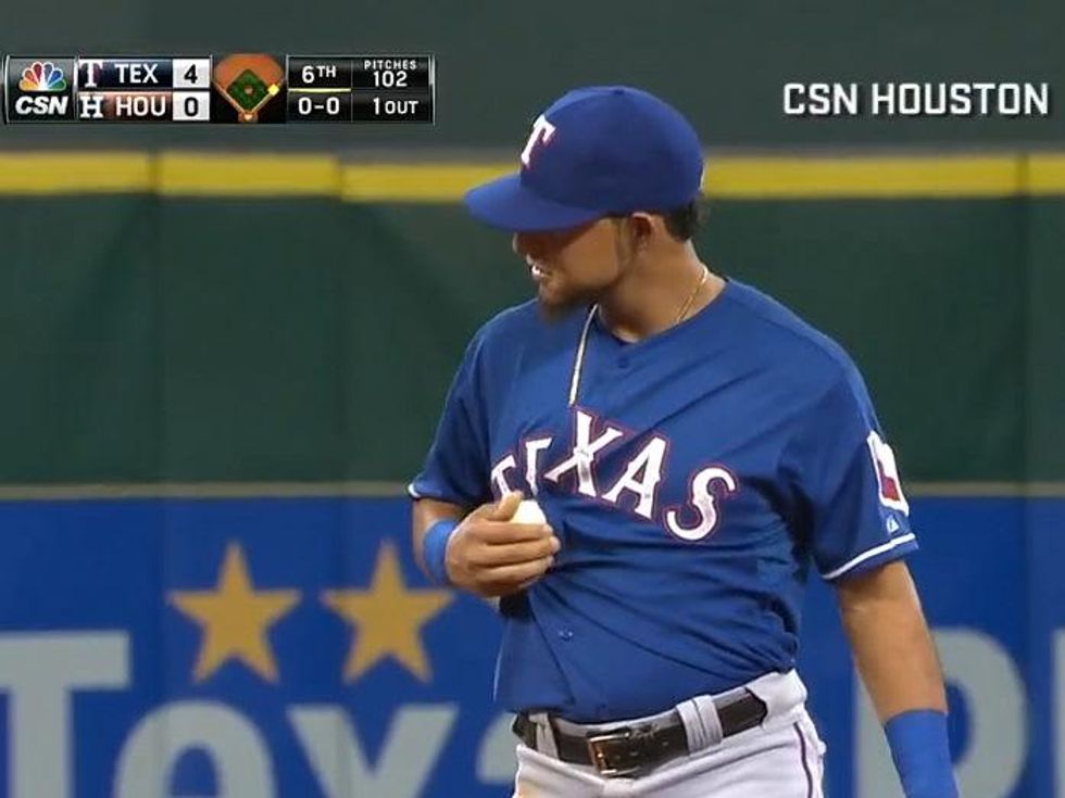 Rougned Odor catches ground ball in his shirt