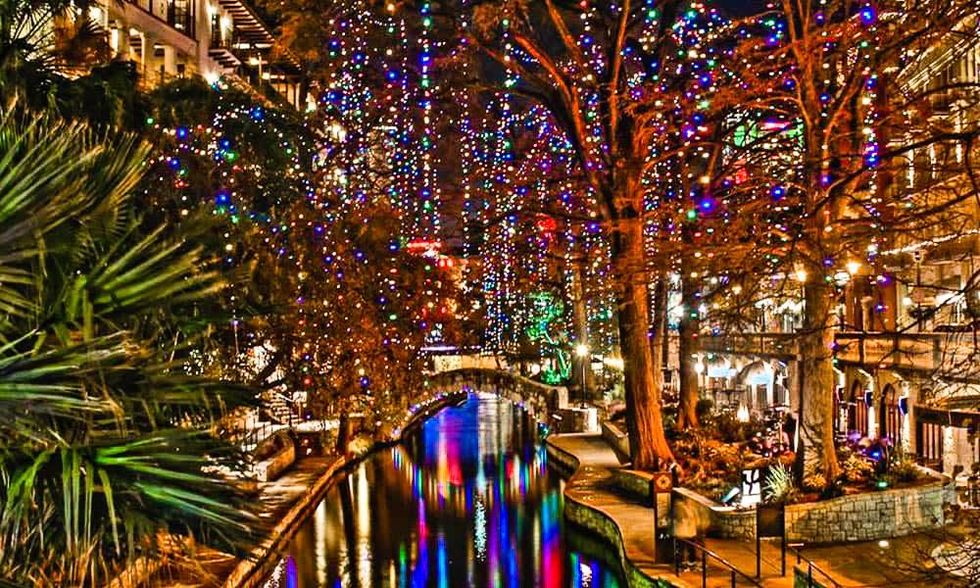 San ANtonio River Walk lights holiday christmas