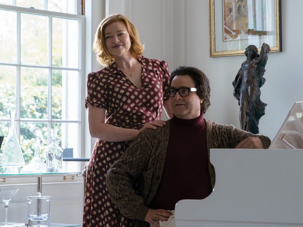 Sarah Snook and Zach Galifianakis in The Beanie Bubble