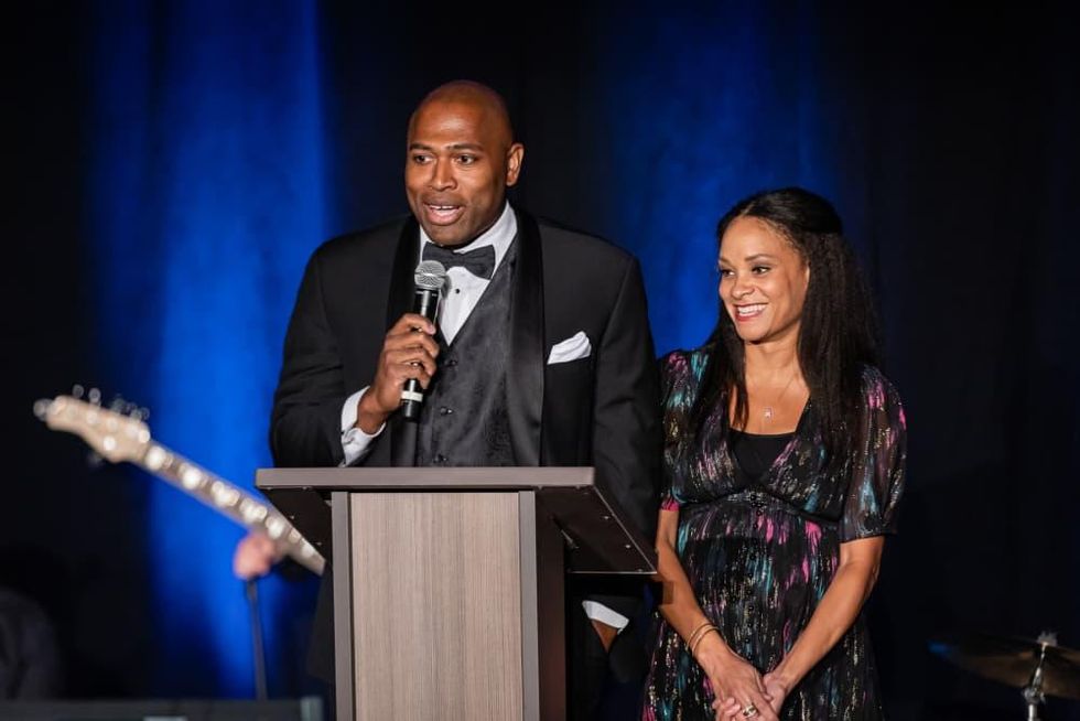 Shaun Alexander, Val Alexander