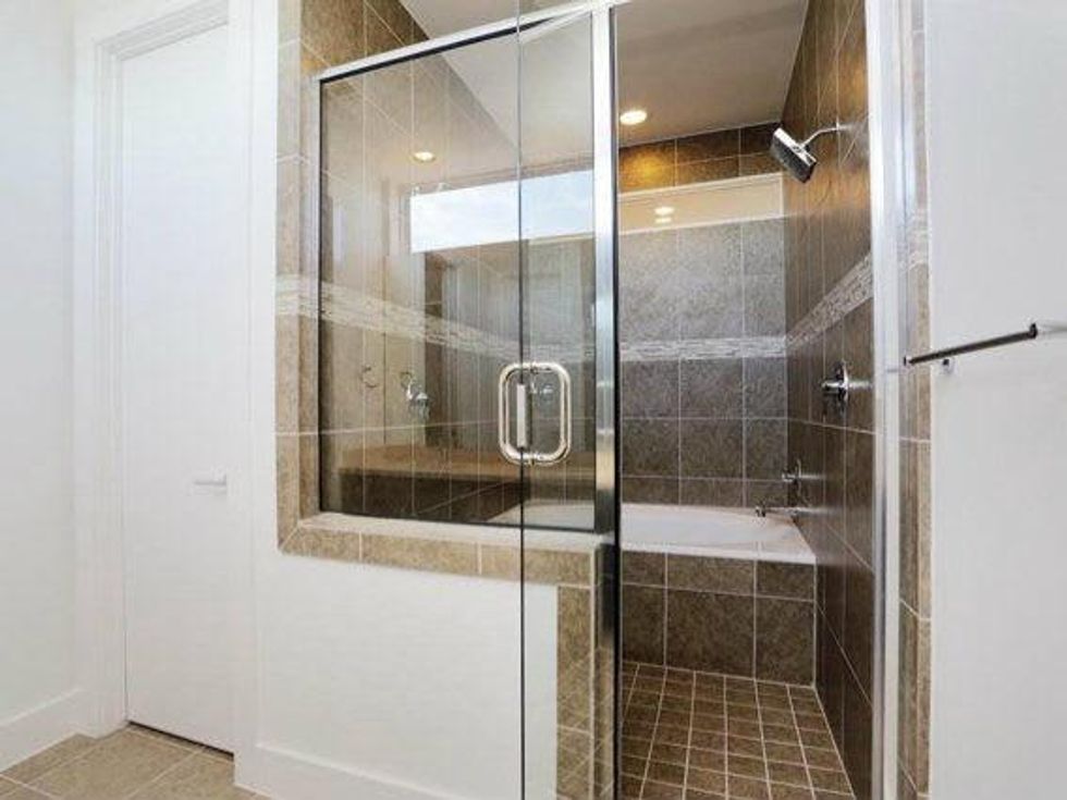 Shower at 4607 Steel St. in Dallas