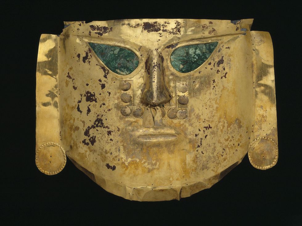 Sic\u00e1n ceremonial mask from Peru