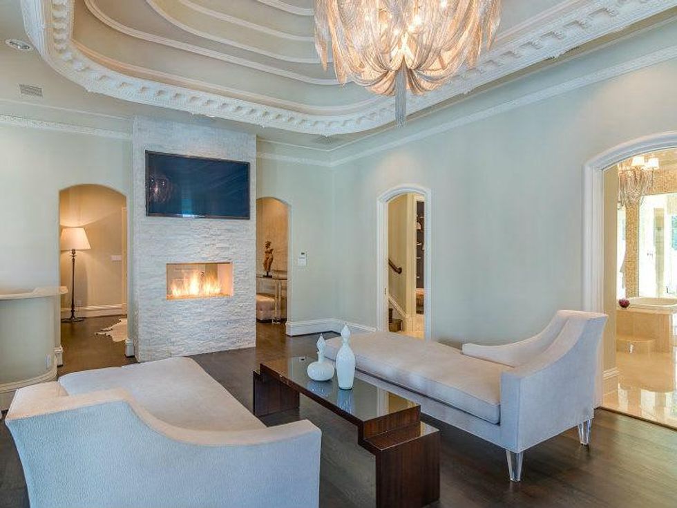 Sitting area in master at 9625 Preston Rd. in Dallas