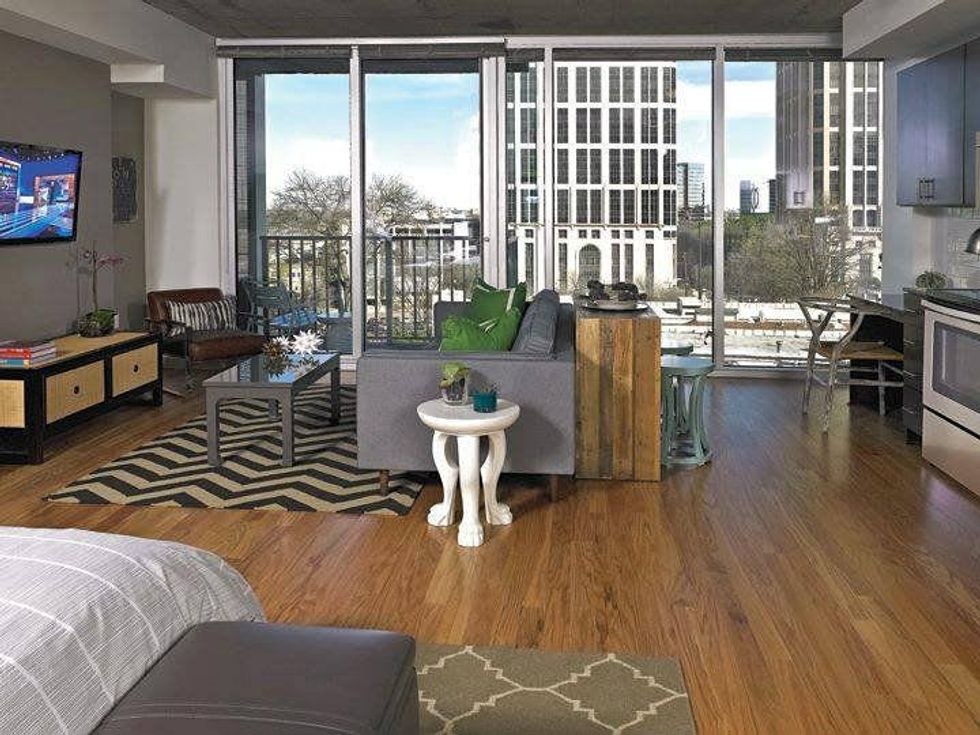 skyhouse dallas, victory park, living room
