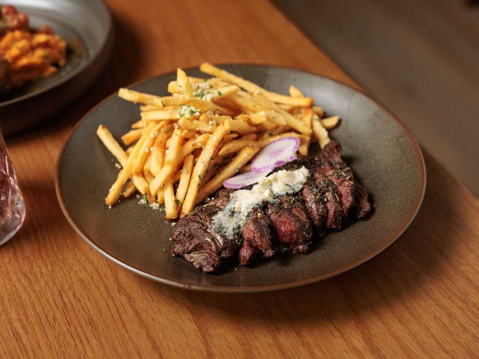Steak frites, Field & Vine, Clara Hotel