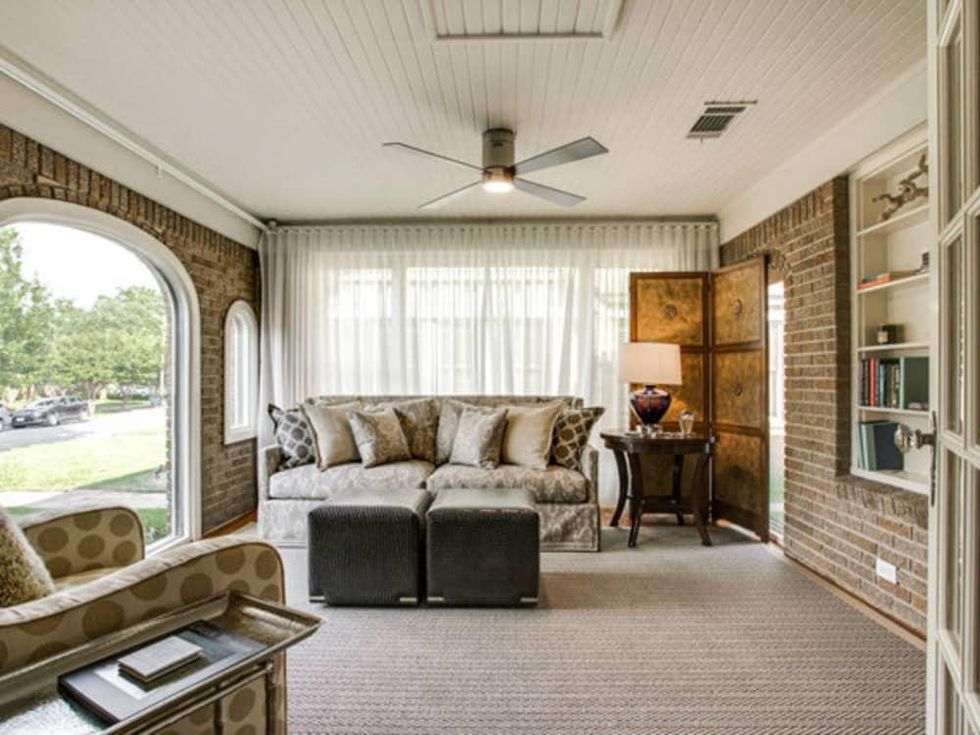 Sun room at 811 Monte Vista Dr. in Dallas