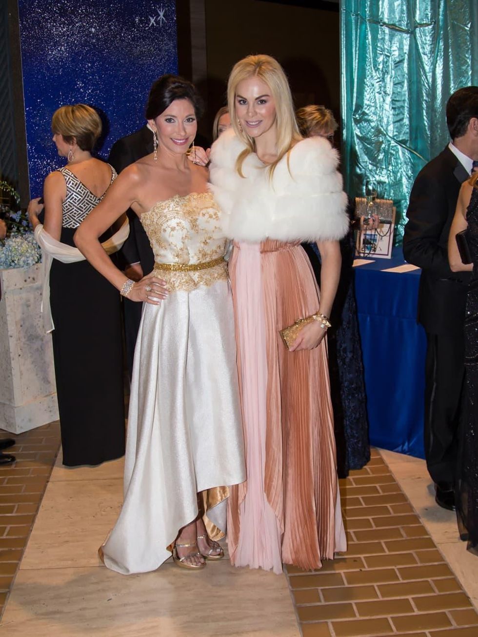 Sunie Solomon in Oscar De La Renta, Cameron Wescott in J. Mendel