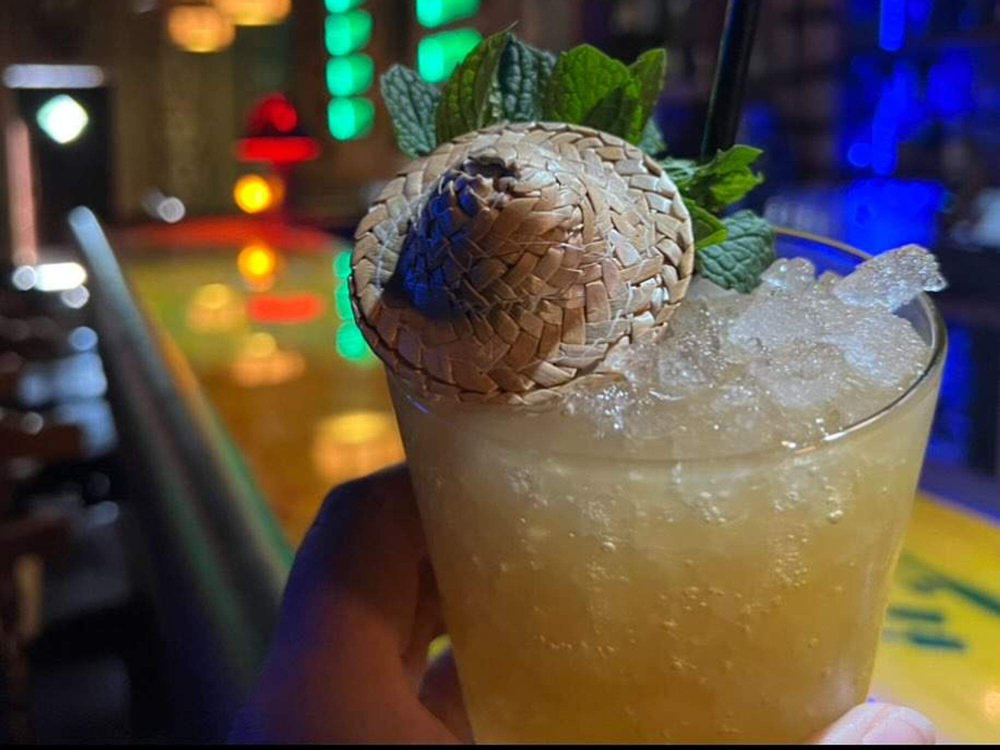 Swizzle tiki drink