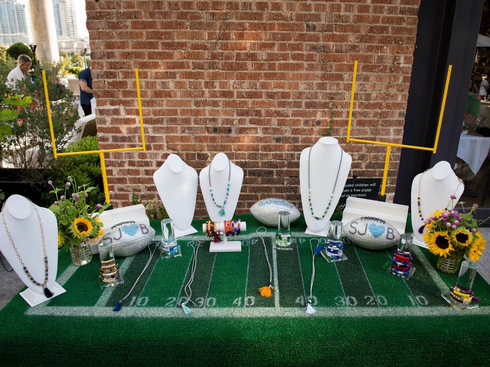 table display, sj loves b glam up your gameday