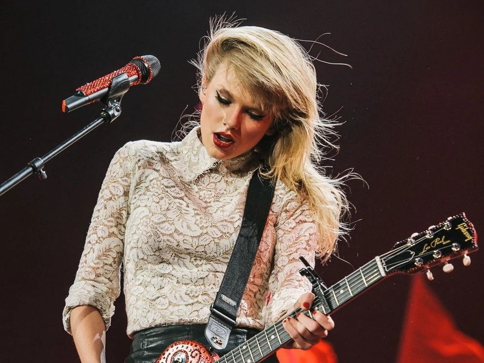 Taylor Swift rocking