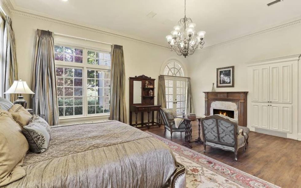 TD Jakes home, 4001 W Lawther Dr