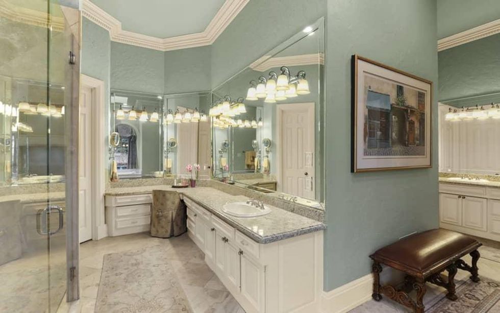 TD Jakes home, 4001 W Lawther Dr