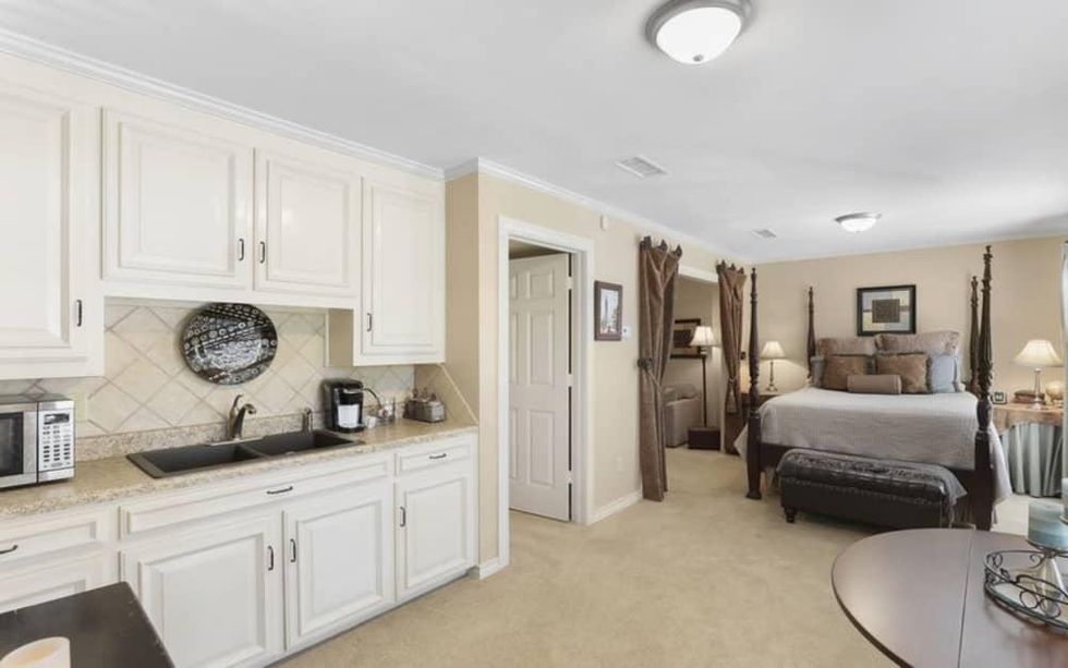 TD Jakes home, 4001 W Lawther Dr