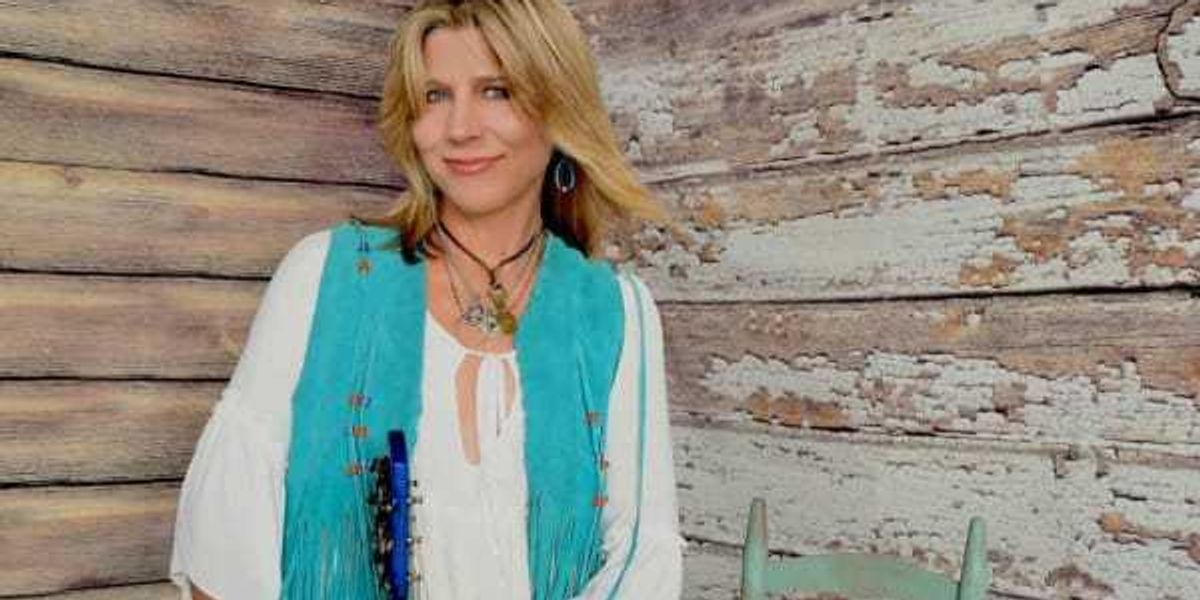Terry Hendrix Terri Hendrix with Lloyd Maines in concert - CultureMap Dallas