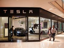 Tesla opens a showroom in Galleria Dallas as Texas laws remain