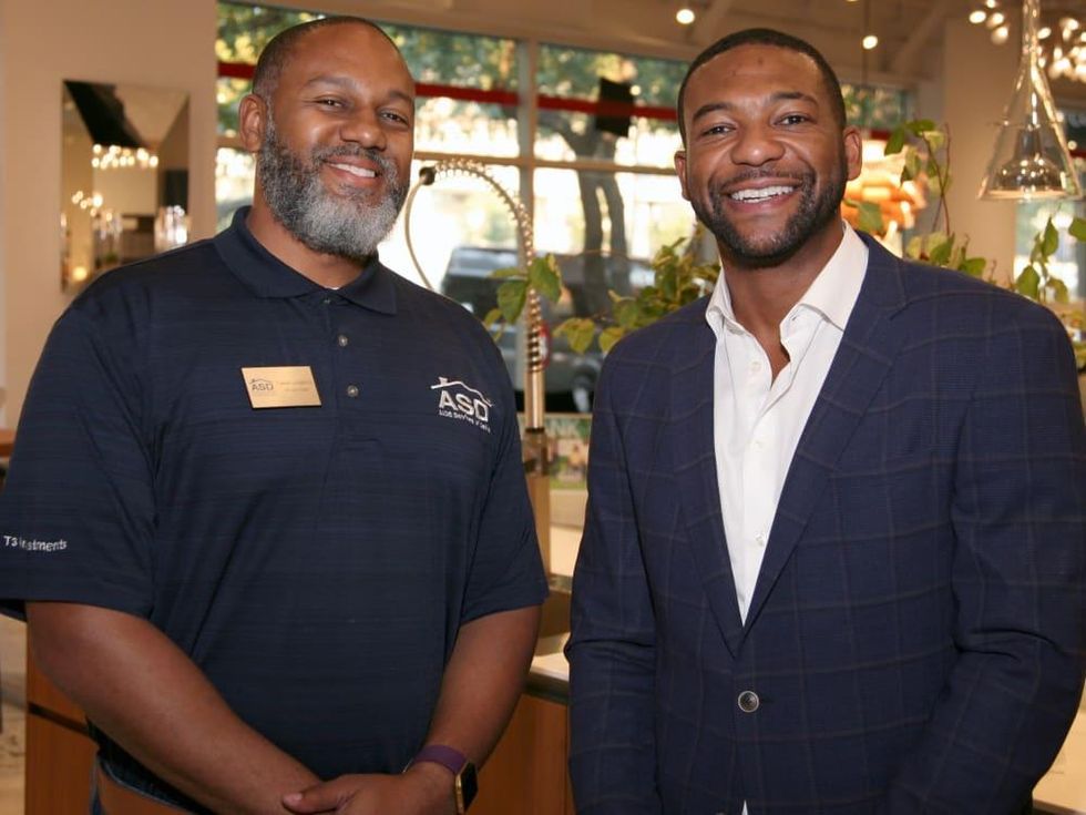 Traswell Livingston III, Demonse Williams, No Tie kickoff