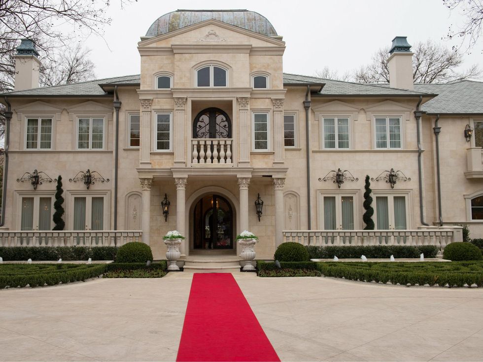 Tricia Sims Home, No Tie Dessert Party